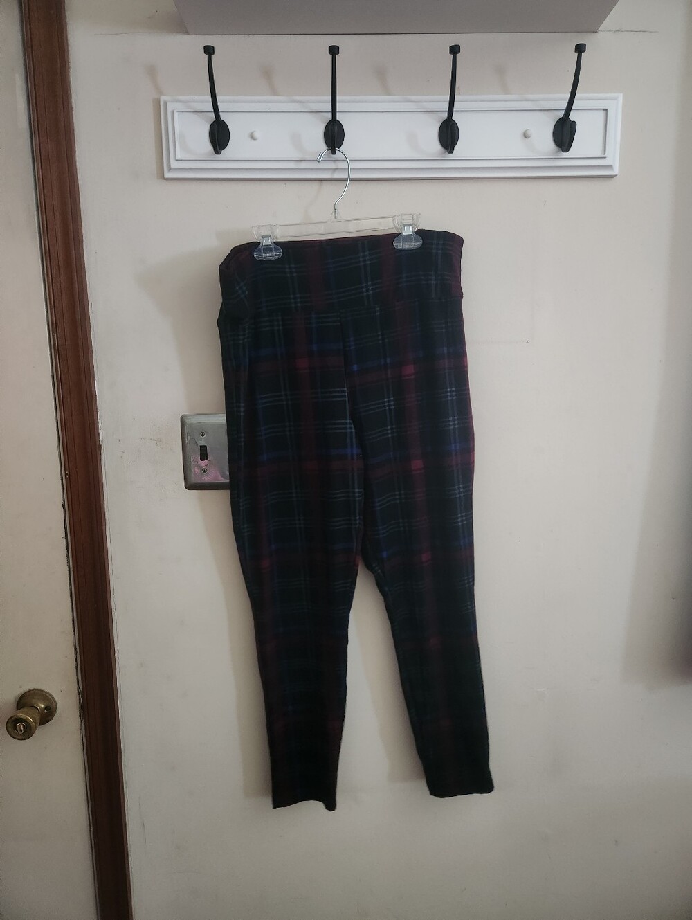 🎉 Winter Colors Plaid Leggings